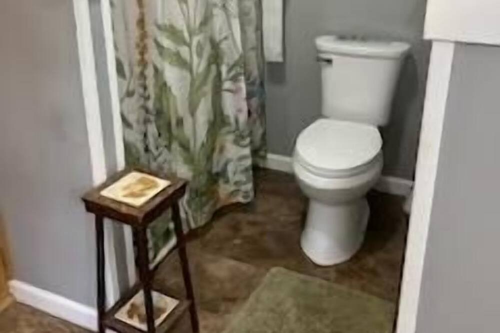 Photo of Bathroom in Winder