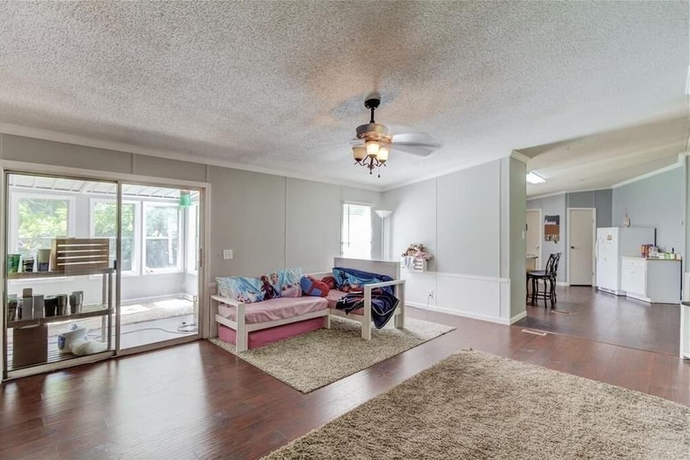 Photo of Livingroom in Winder
