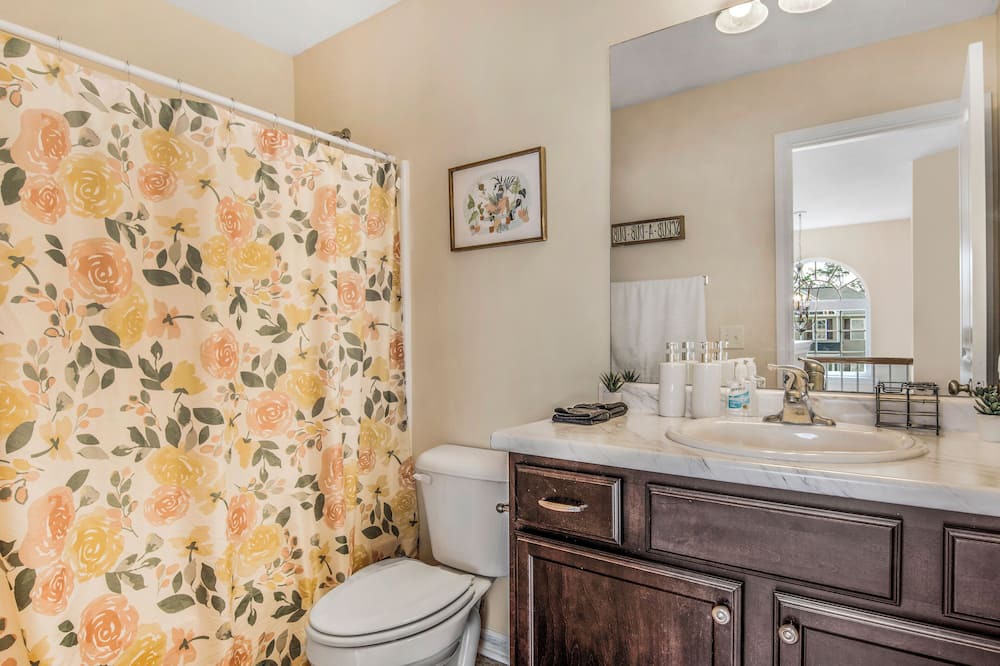 Photo of Bathroom in Hinesville