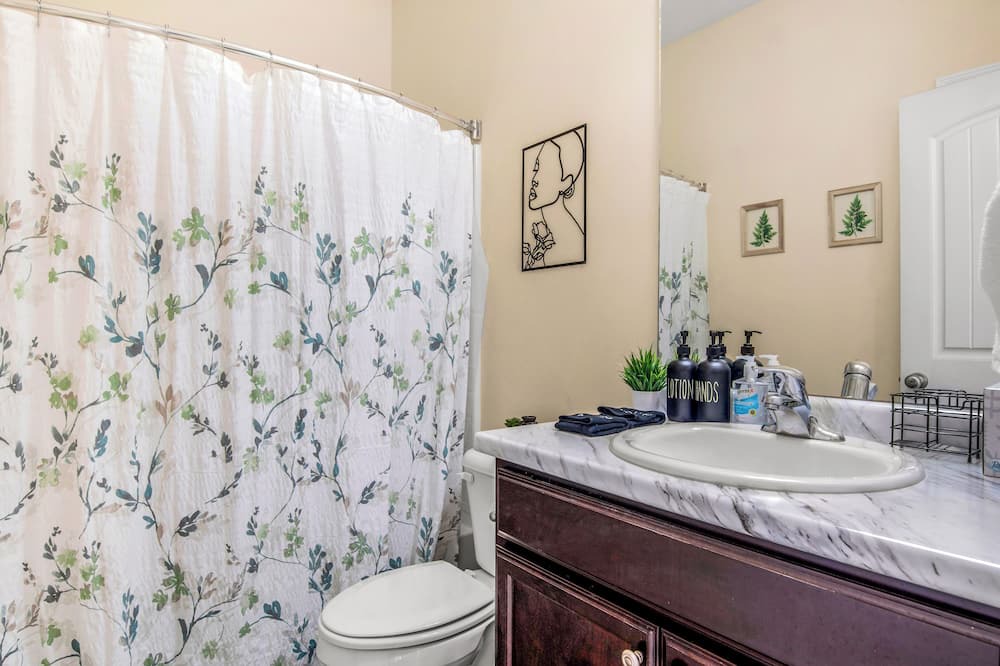 Photo of Bathroom in Hinesville