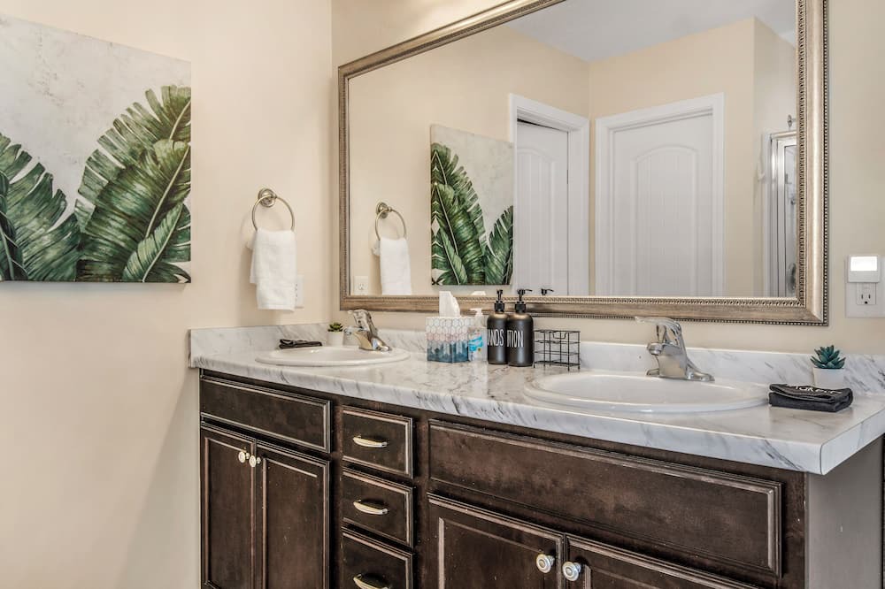 Photo of Bathroom in Hinesville