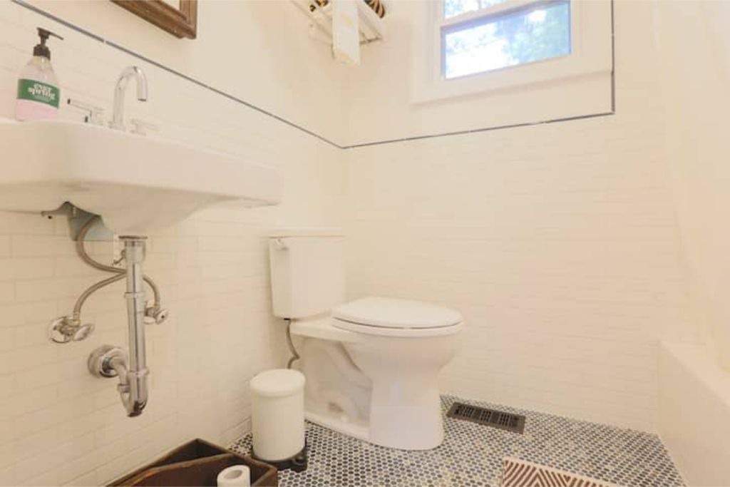 Photo of Bathroom in Midtown