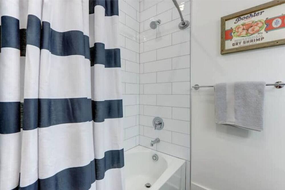 Photo of Bathroom in Thunderbolt
