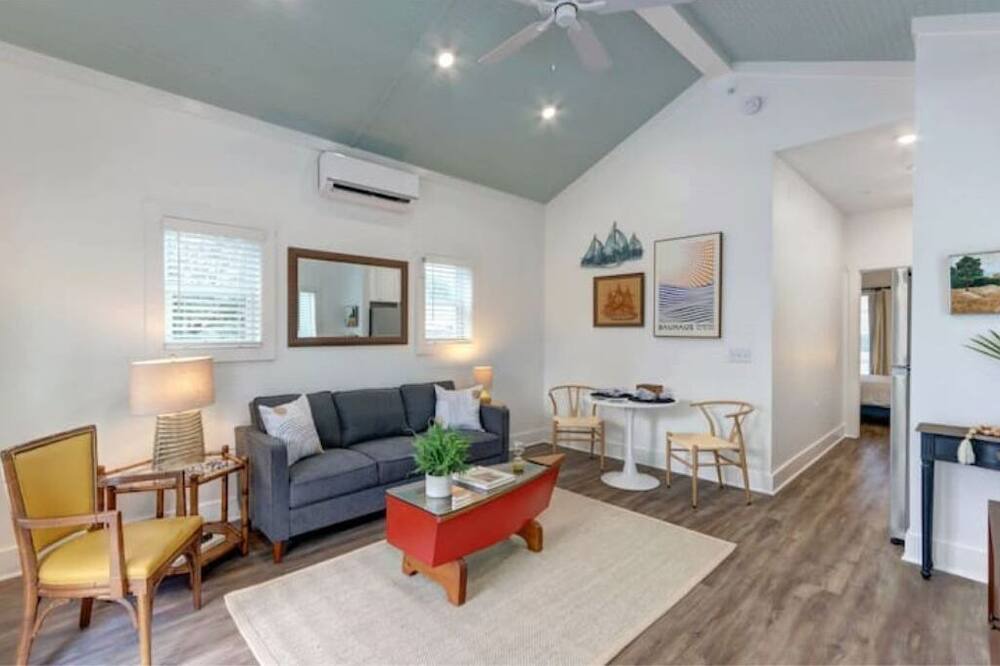 Photo of Livingroom in Thunderbolt