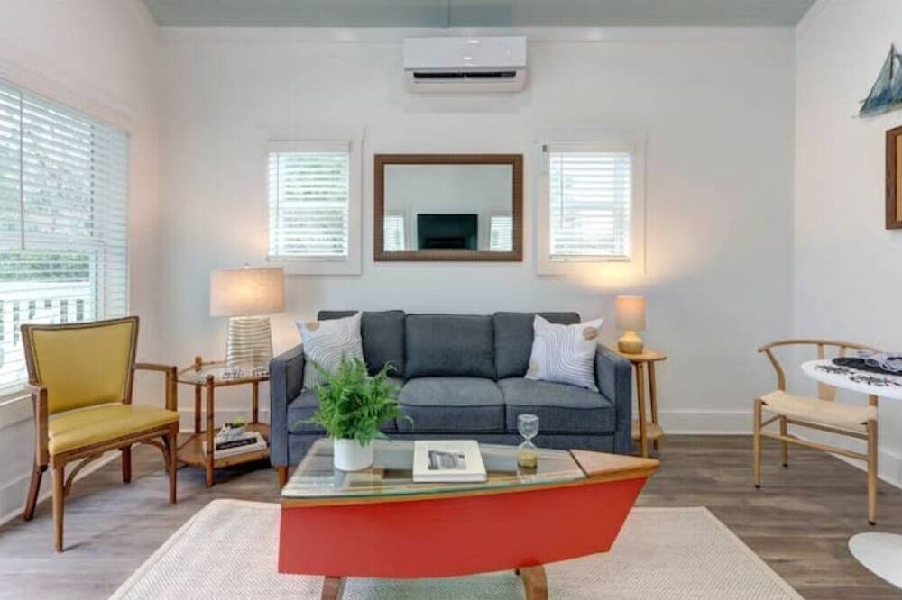 Photo of Livingroom in Thunderbolt