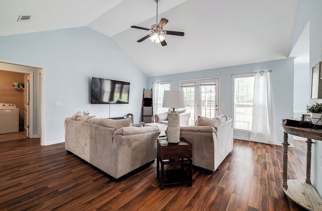 Photo of Livingroom in Eden