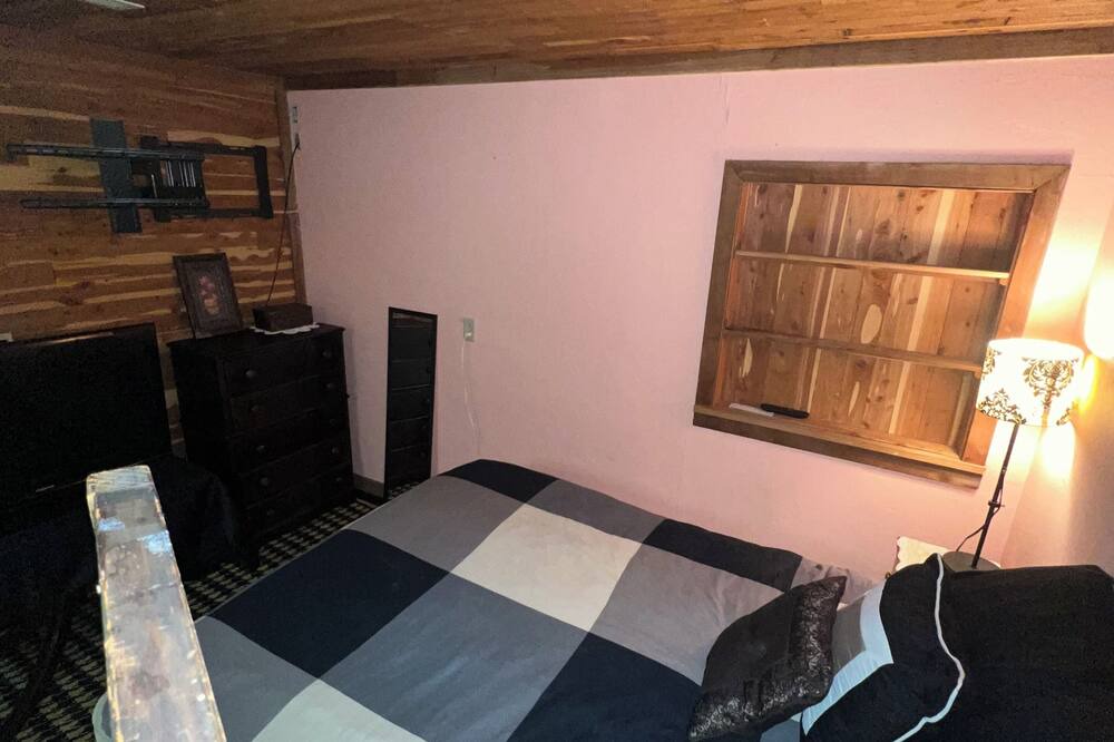 Photo of Bedroom in Jonesville