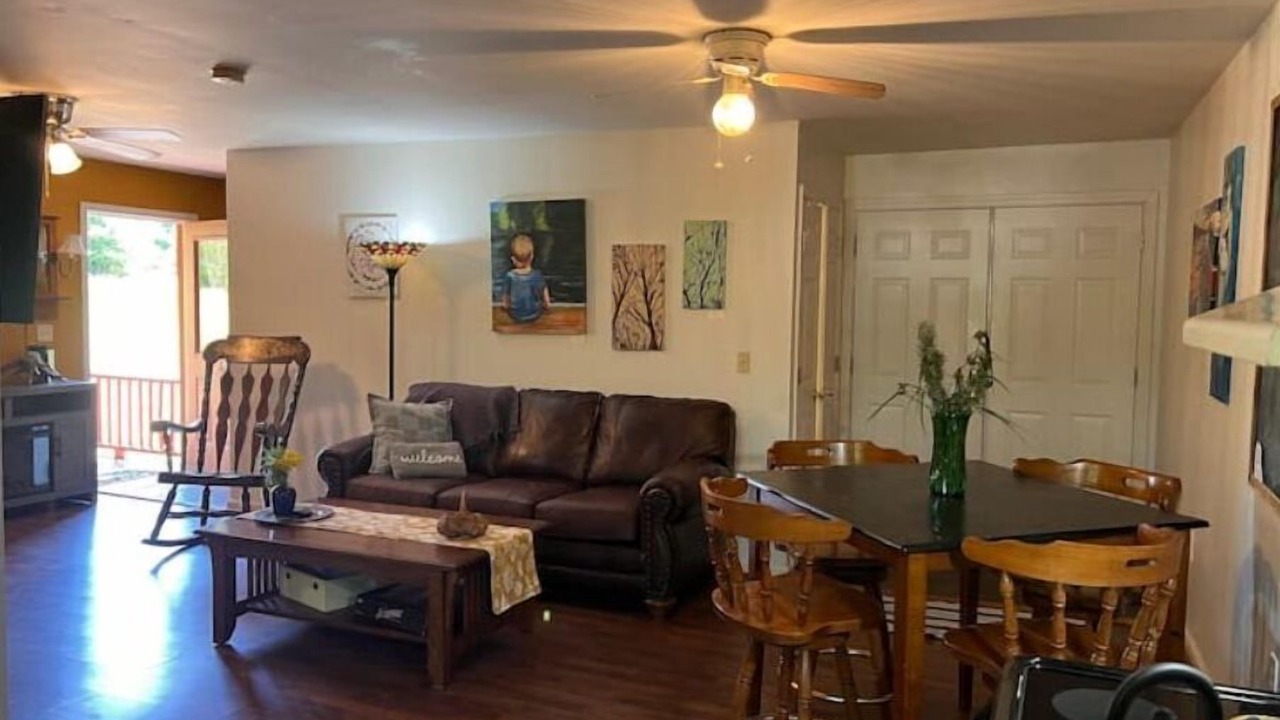 Photo of Livingroom in Leesville