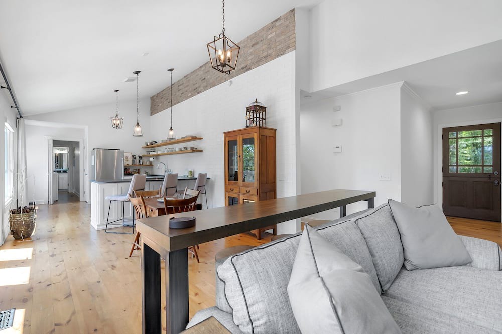 Photo of Livingroom in Cleveland