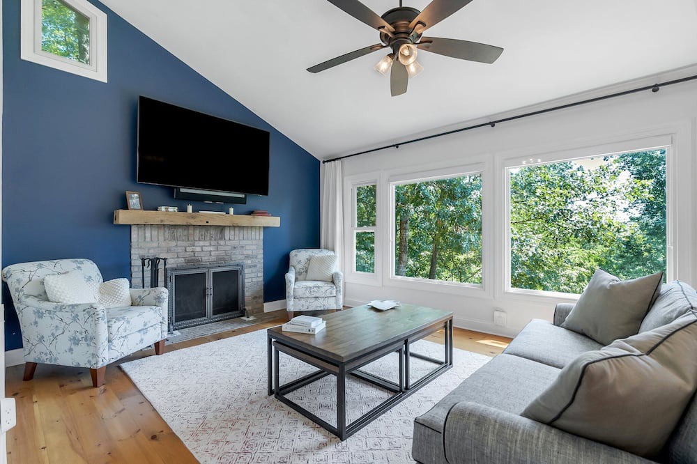 Photo of Livingroom in Cleveland