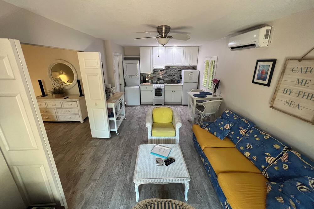 Photo of Livingroom in Melbourne Beach