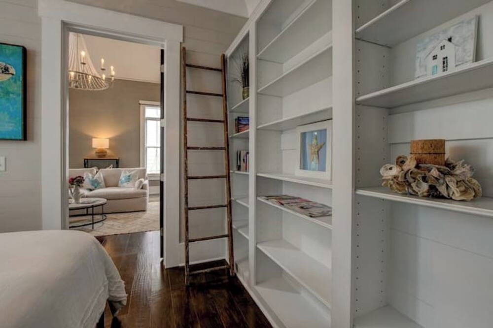 Photo of Bedroom in Lake Carolina