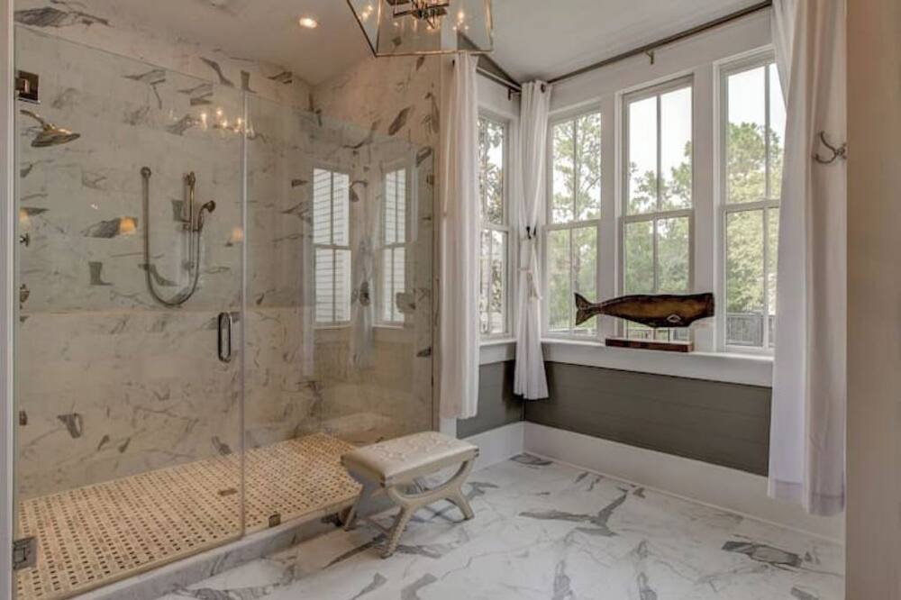 Photo of Bathroom in Lake Carolina