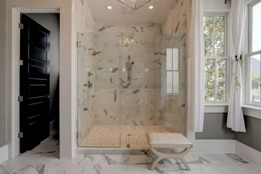 Photo of Bathroom in Lake Carolina