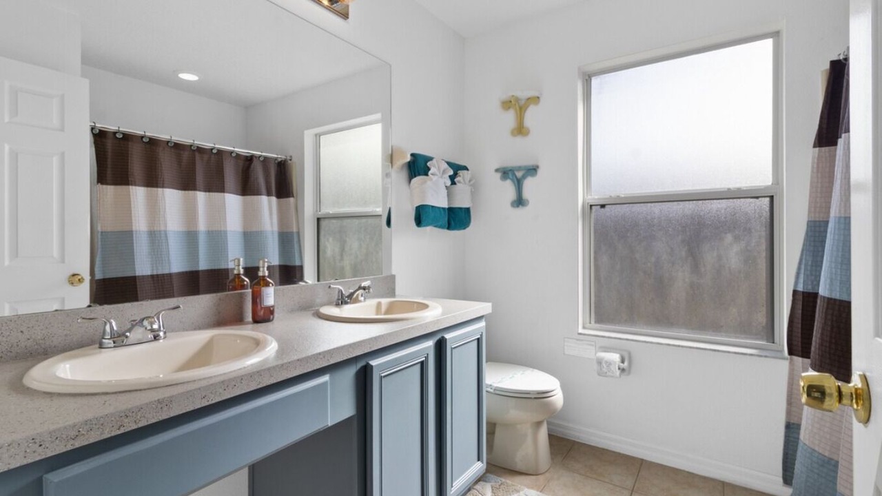 Photo of Bathroom in Seasons