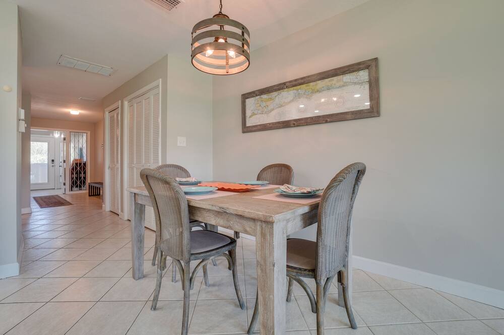 Photo of Livingroom in Whitney Beach