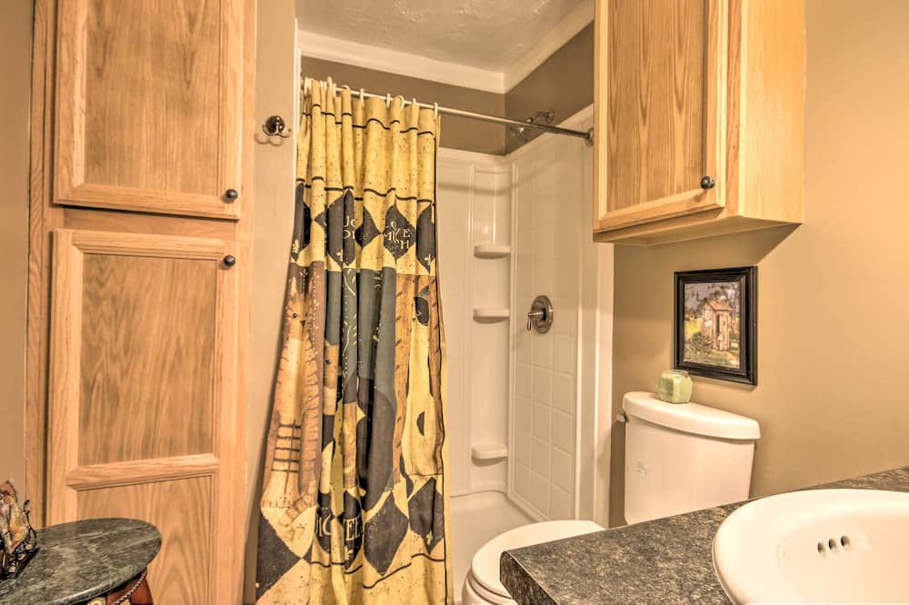 Photo of Bathroom in Lowndesville