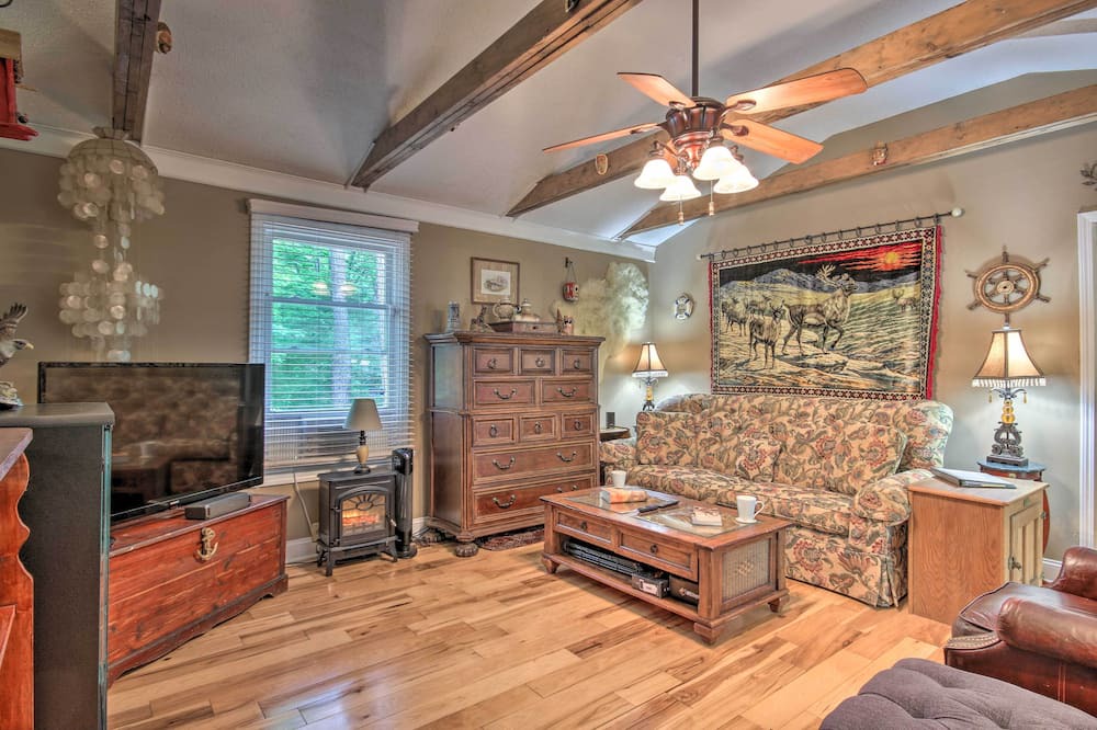 Photo of Livingroom in Lowndesville