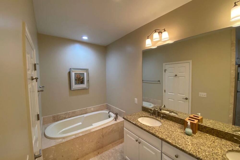 Photo of Bathroom in Melrose on the Beach