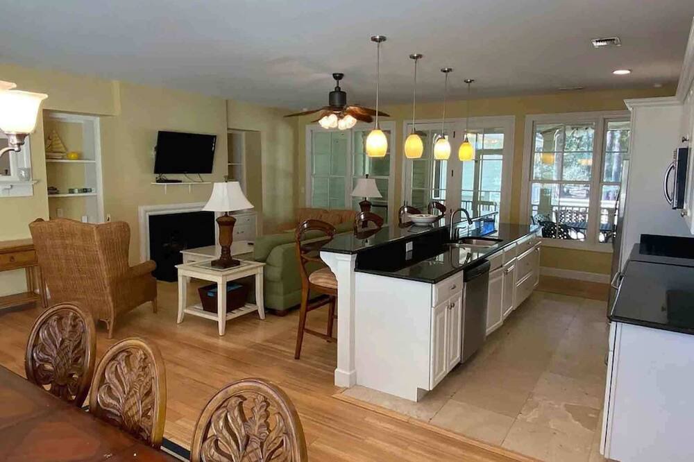 Photo of Livingroom in Melrose on the Beach