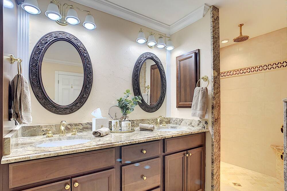 Photo of Bathroom in Kings Lake