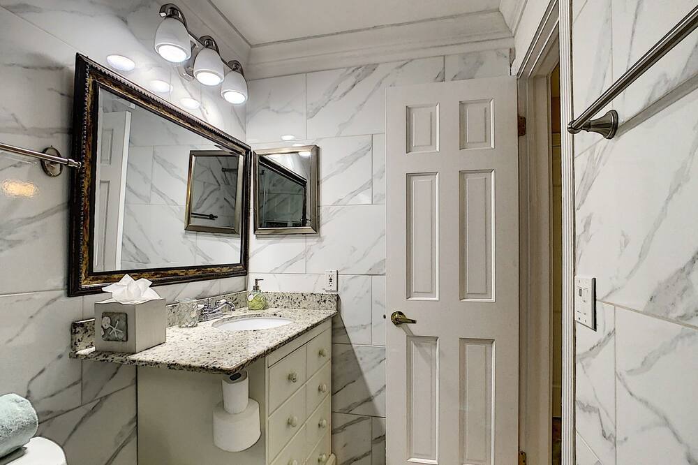 Photo of Bathroom in Kings Lake