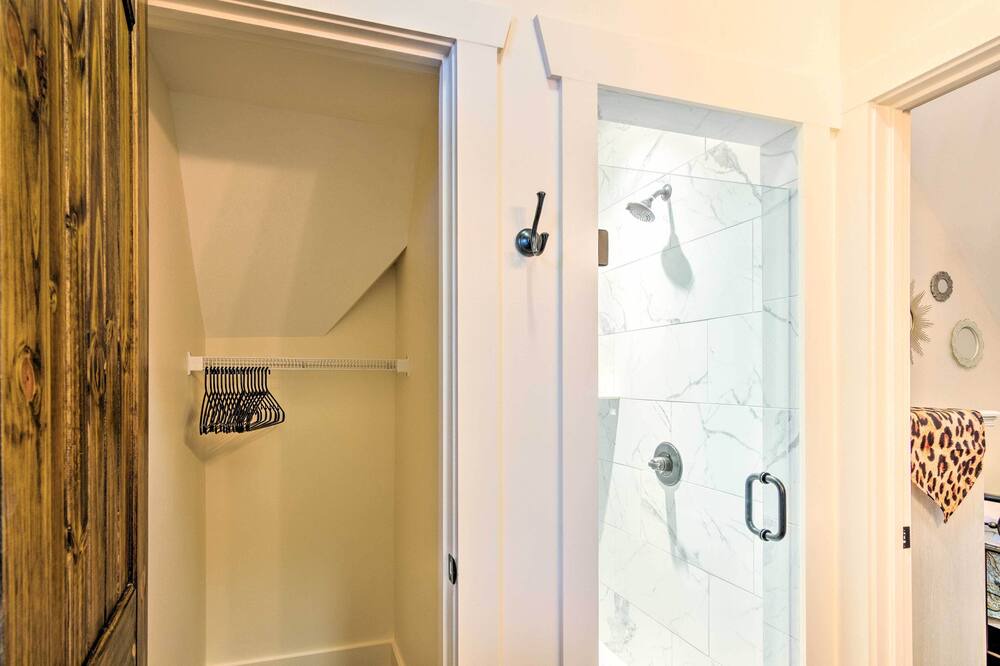 Photo of Bathroom in Glenville