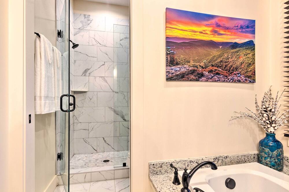 Photo of Bathroom in Glenville