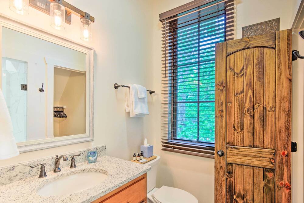 Photo of Bathroom in Glenville