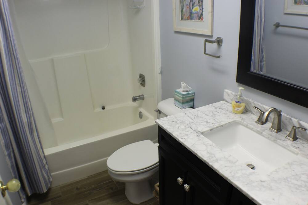 Photo of Bathroom in Naples