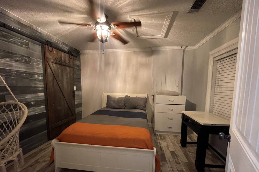 Photo of Bedroom in Appling