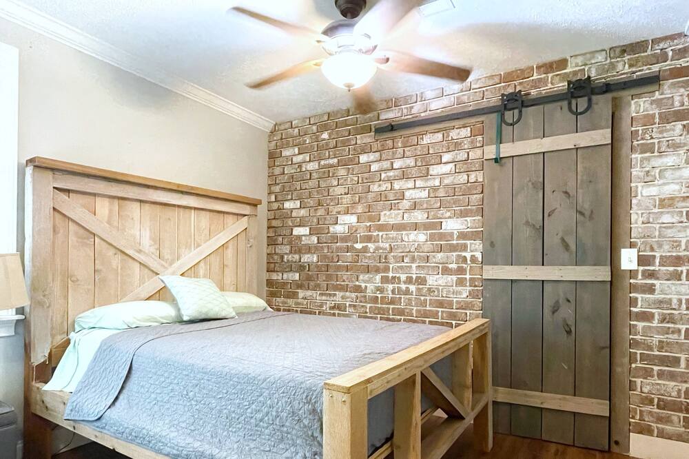 Photo of Bedroom in Appling