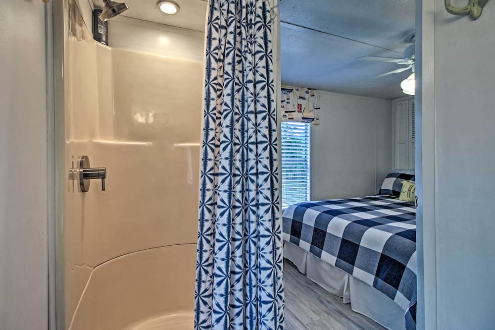 Photo of Bathroom in Midway