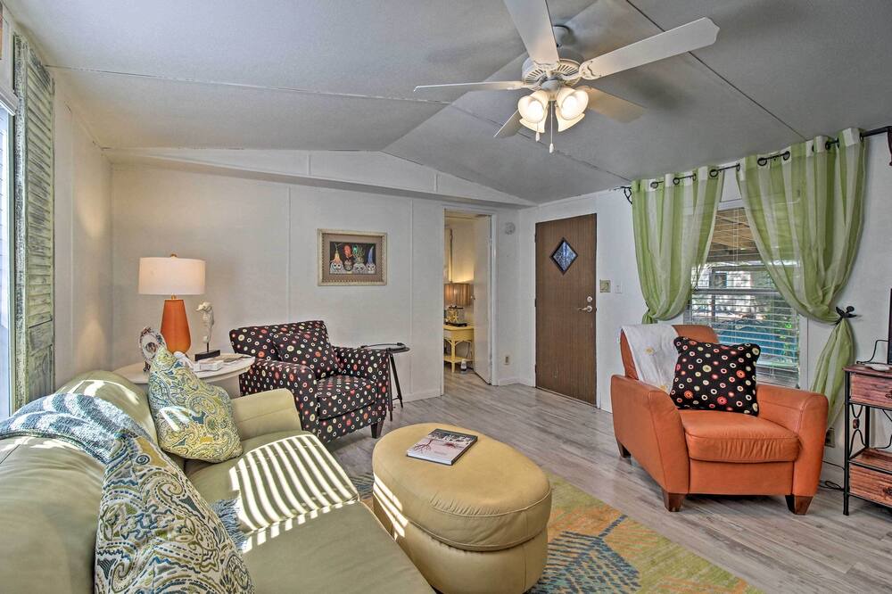 Photo of Livingroom in Midway