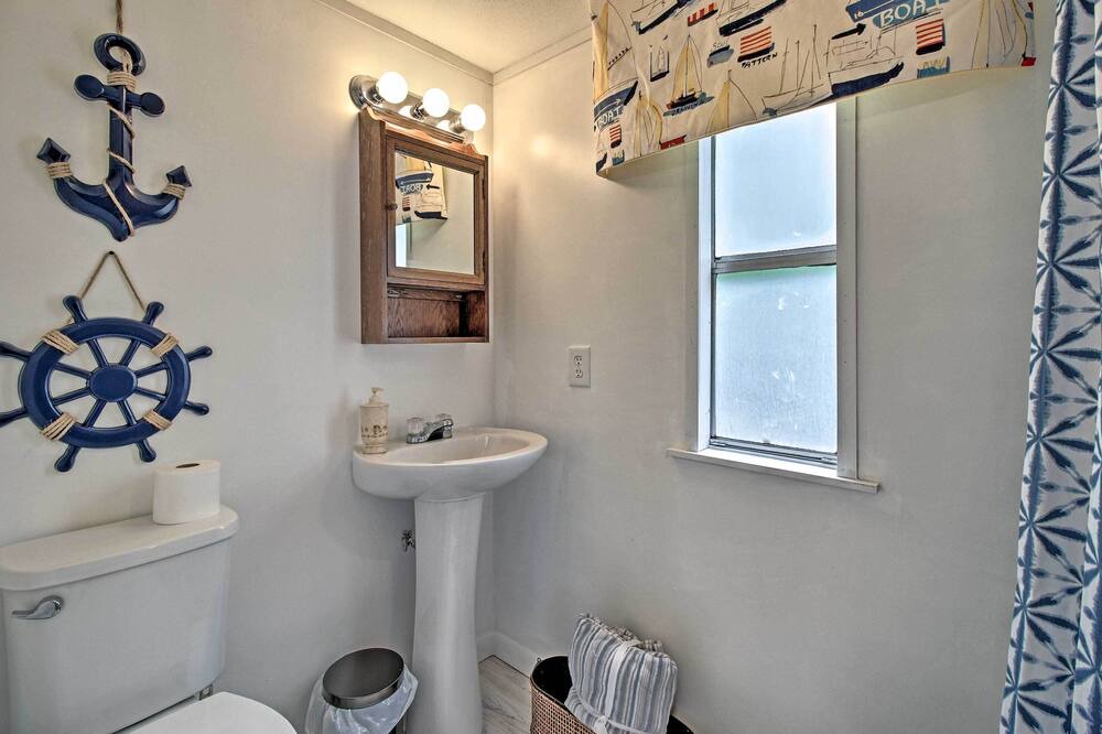 Photo of Bathroom in Midway