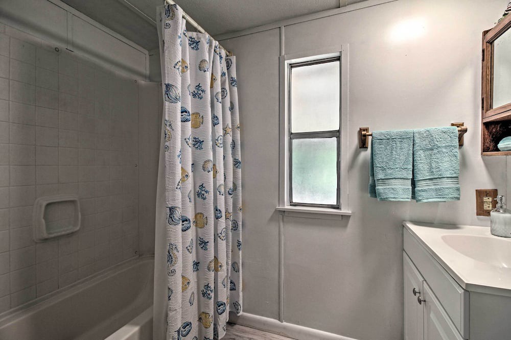 Photo of Bathroom in Midway