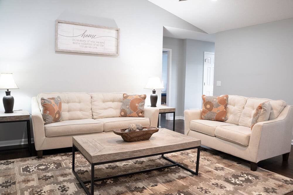 Photo of Livingroom in Hall County