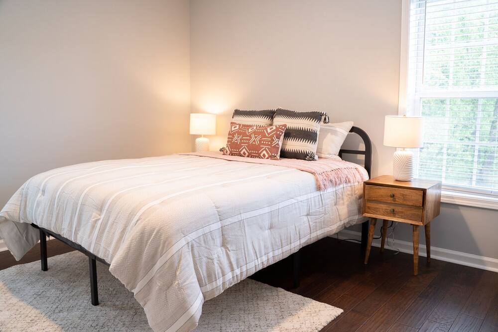 Photo of Bedroom in Hall County