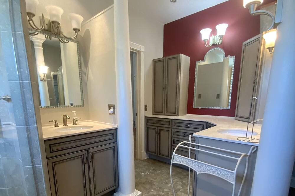 Photo of Bathroom in Beachwalk