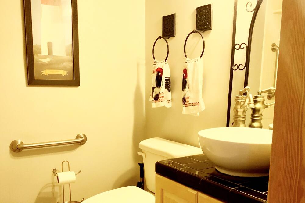 Photo of Bathroom in Beachwalk