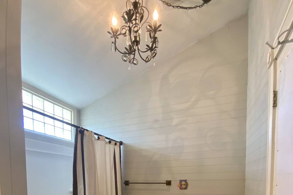 Photo of Bathroom in Beachwalk