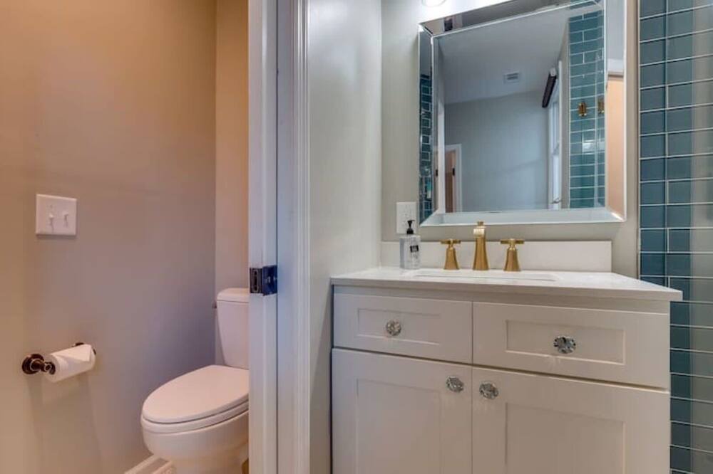 Photo of Bathroom in Thunderbolt