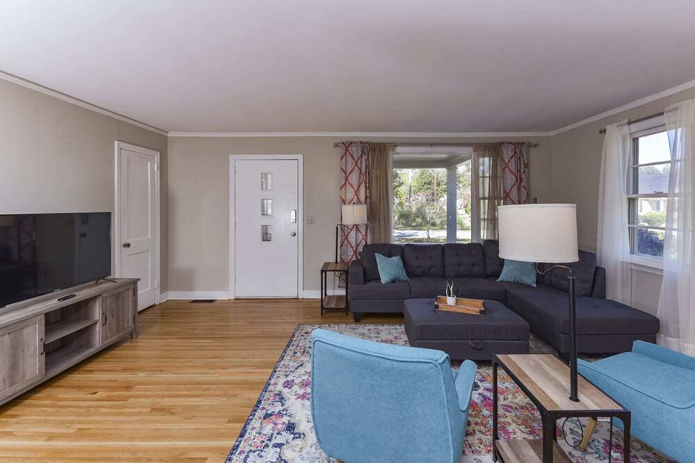 Photo of Livingroom in Cayce