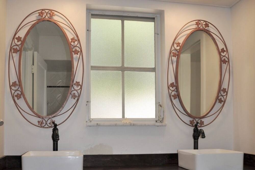 Photo of Bathroom in Central Beach