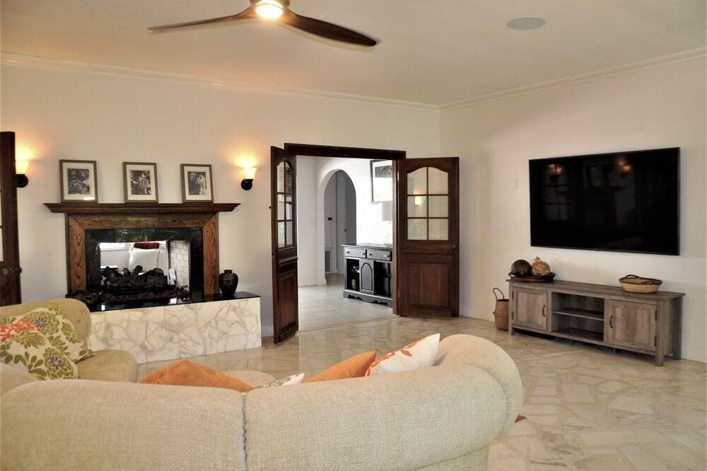 Photo of Livingroom in Central Beach