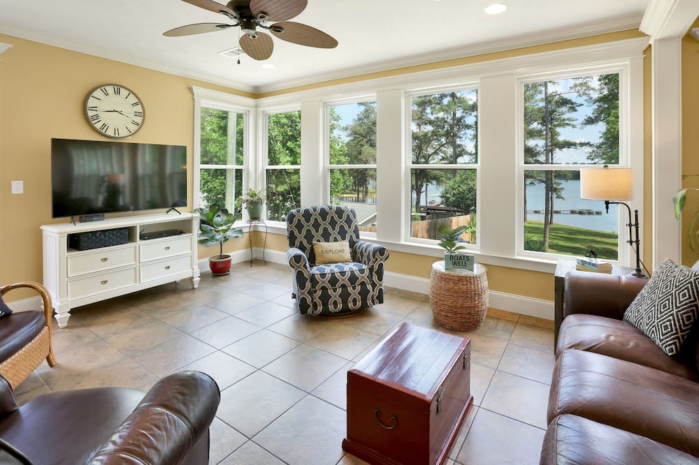 Photo of Bedroom in Appling