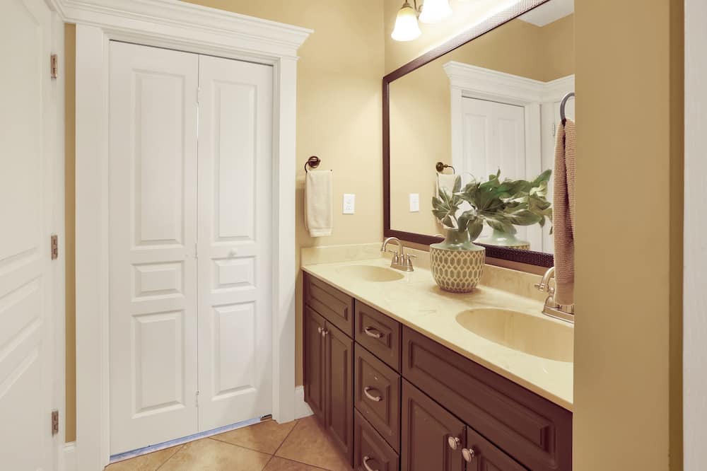 Photo of Bathroom in Appling