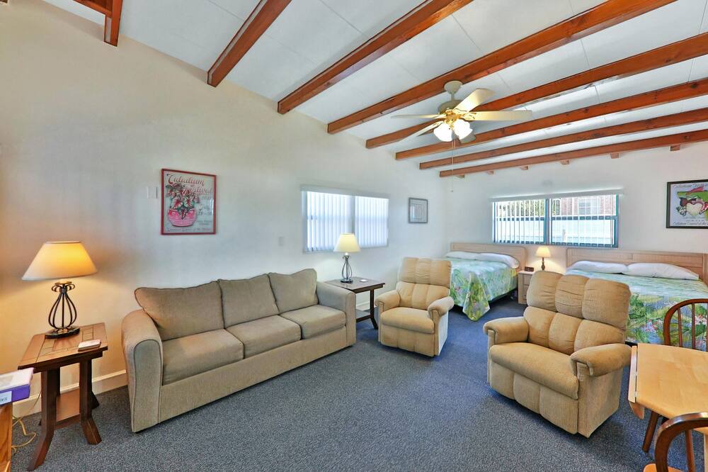 Photo of Livingroom in Sylvan Shores