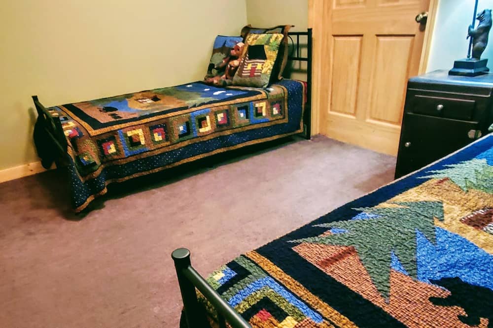 Photo of Bedroom in Rocky Bottom