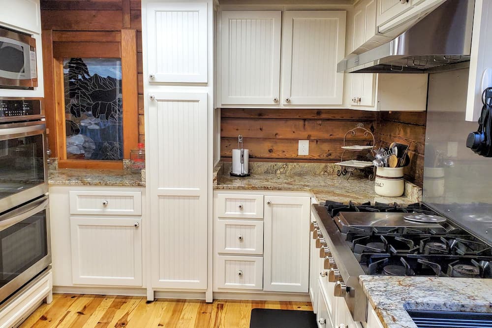 Photo of Kitchen in Rocky Bottom